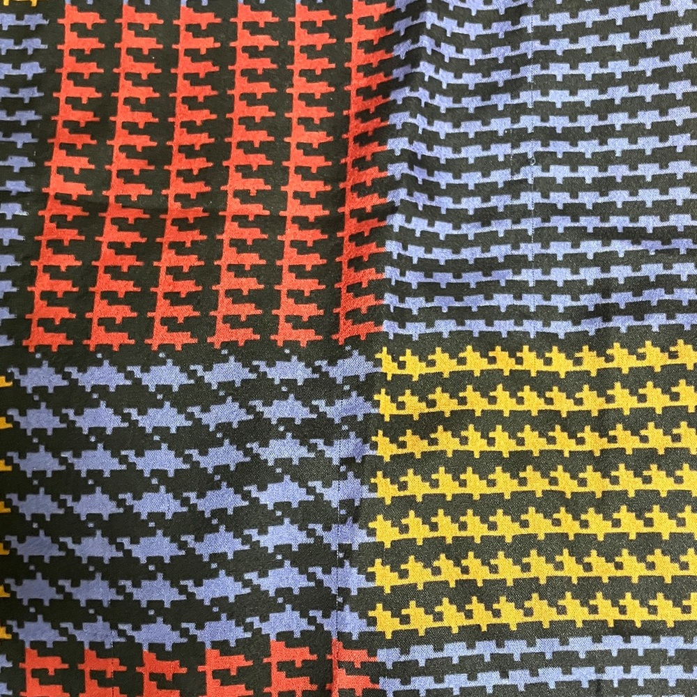 Charming Houndstooth Pattern scarf - Picture 4 of 4